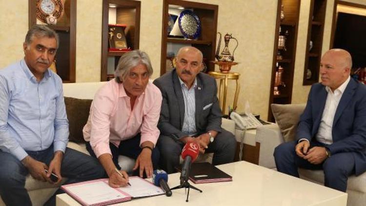 Büyükşehir Belediye Erzurumspor Teknik Direktör Kılıçın sözleşmesini uzattı