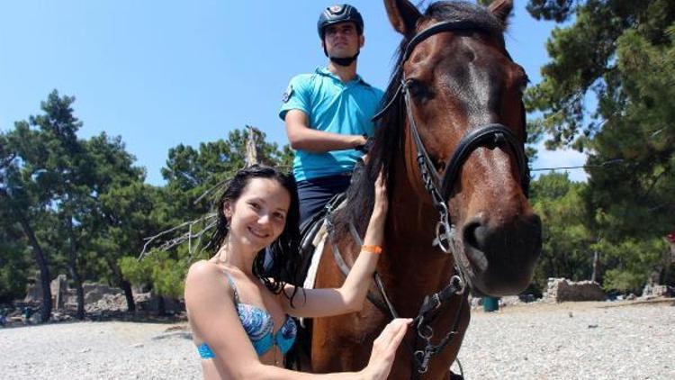 Atlı jandarma, Kemer sahillerinde güvenliği sağlayacak