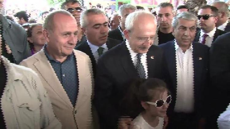 Kılıçdaroğlu, Kadıköy kıtap fuarını ziyaret etti