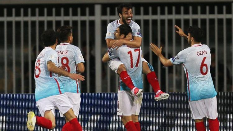 Türkiye Kosovayı farklı geçti Maçta 5 gol, 1 kırmızı