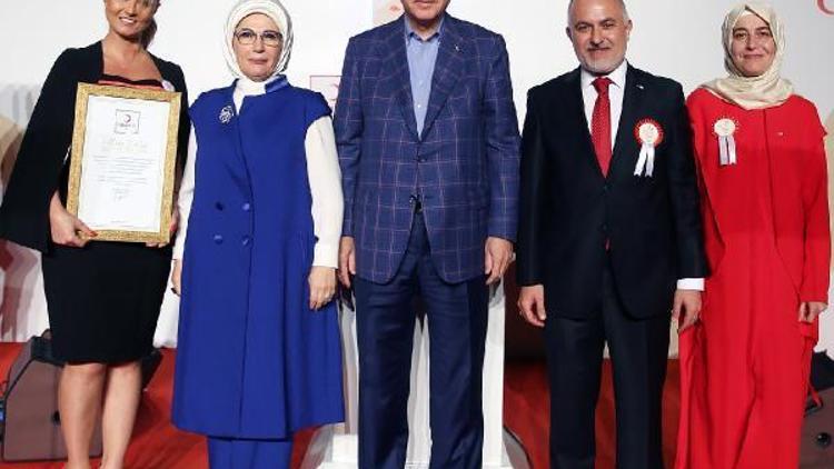 (GENİŞ) Erdoğan Kızılay bağışçılar ödül töreni ve iftarına katıldı