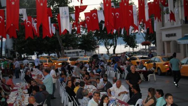 Beykoz Belediyesi, taksicileri iftar sofrasında buluşturdu