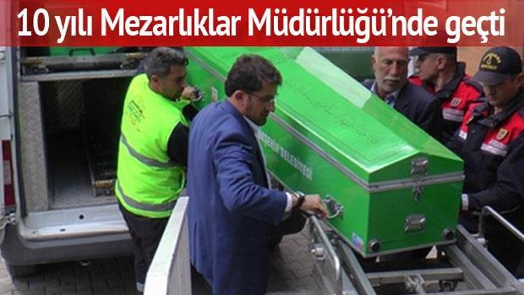 Cenaze morgdan çıkarken kıpırdamaya başladı