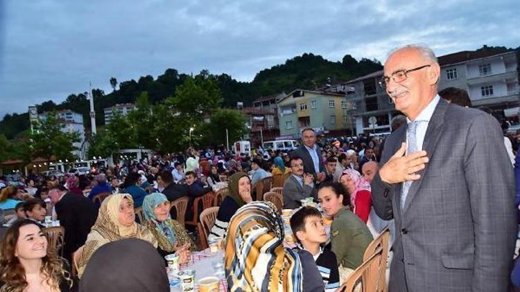 Başkan Yılmaz, Ayvacık İlçesinde 2 bin kişiyle iftarda buluştu