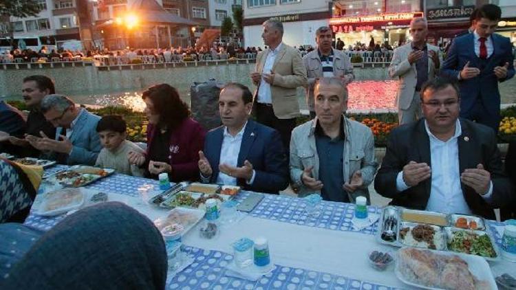 Şehit yakınları ve gaziler iftarda bir araya geldi