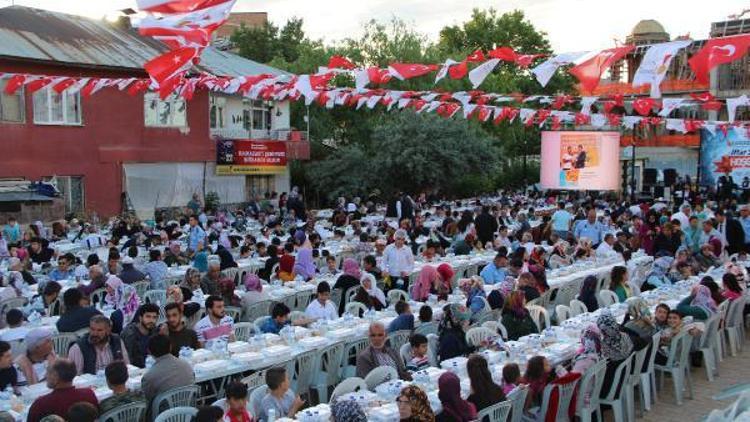 Büyükşehir, Afşinde 2 bin kişiye iftar verdi