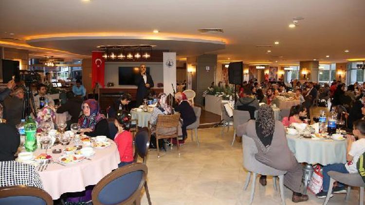 Belediyeden yetim çocuklara iftar yemeği