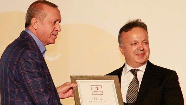 Tekstilcilerin başkanı Gülle’ye Kızılay Platin Madalyası