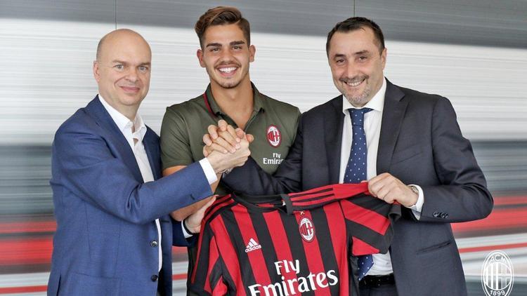 Milan Andre Silvayı transfer etti