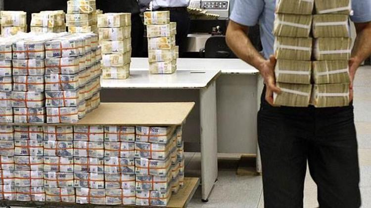 Hazine 7,6 milyar lira borçlandı