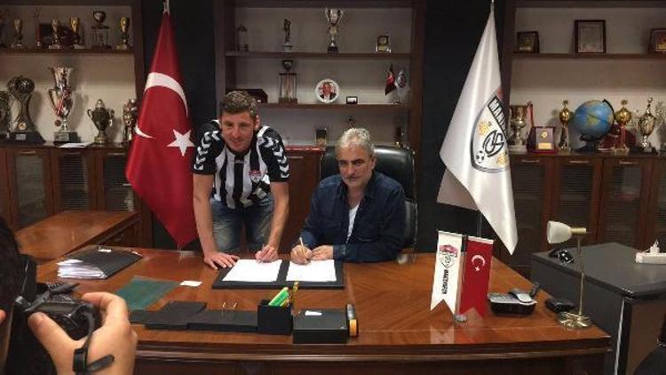 Manisaspor Hikmet Balioğlu ile 2 yıllık sözleşme imzaladı