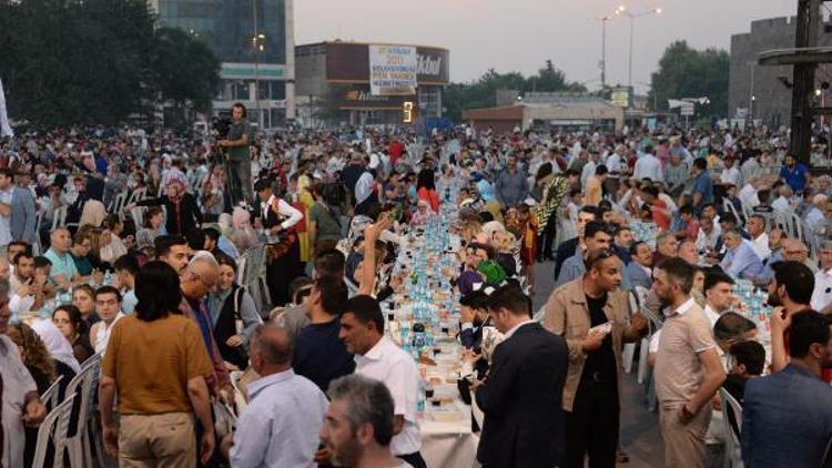 Ak Parti İstanbul İl Başkanı Temurci: Silahla barış olmaz