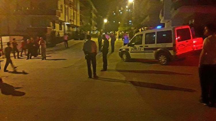 Sokakta oturanlara pompalı tüfekle saldırı: 3 yaralı