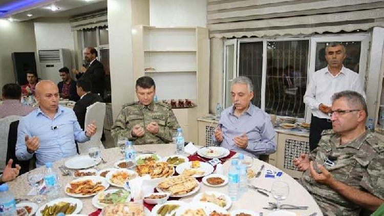 Hakkari Emniyet Müdürlüğünden kurum amirlerine iftar yemeği