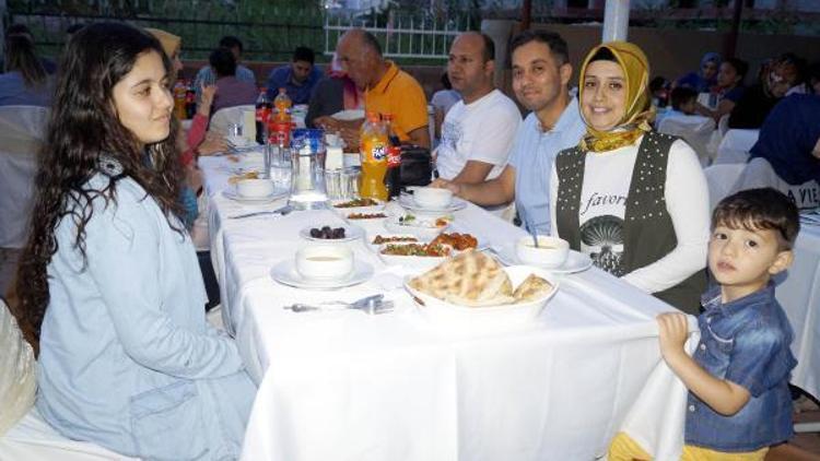 Eğitim-Bir-Senden iftar programı