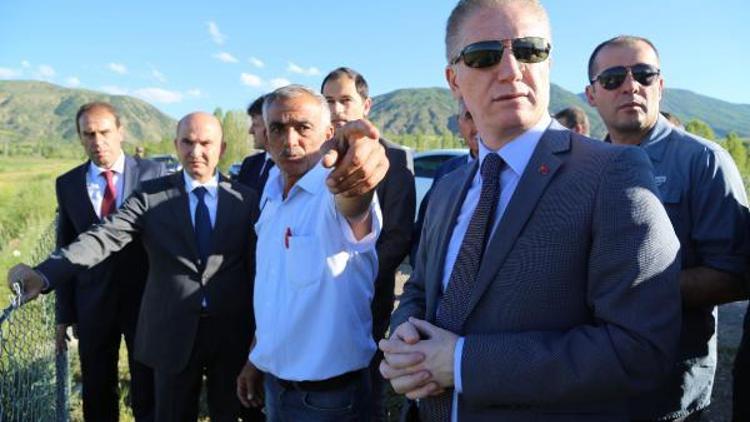 Vali Gül: Köylerde ilk planımız vatandaşları çamurdan kurtarmak