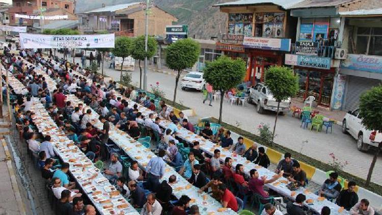 Vedaş ve Vepsaştan Şemdinlide 700 kişiye iftar yemeği