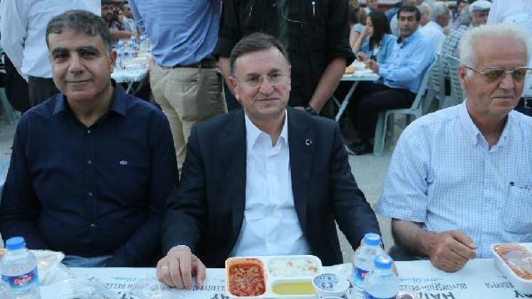 Büyükşehir, Altınözünde iftar sofrası kurdu