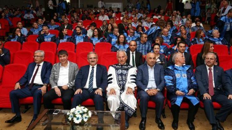 Antalya Üniversitesi ilk mezunlarını verdi