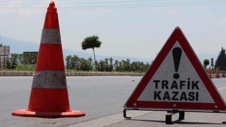 İzmirde feci kaza: Motosiklettekiler biçerdöverin altında can verdi