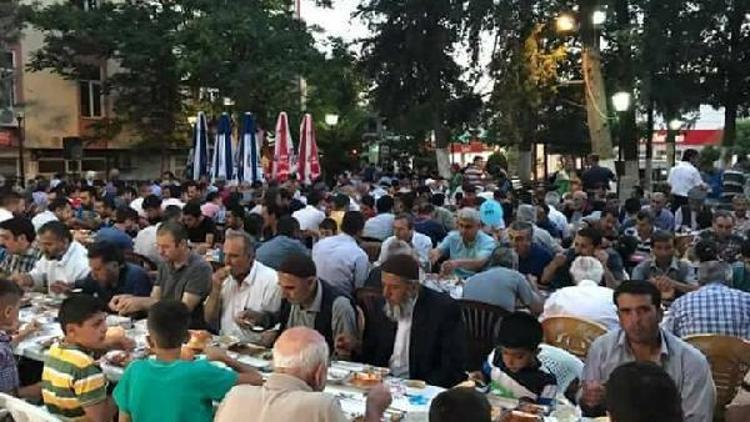 Besnide yetim ve öksüzlere iftar