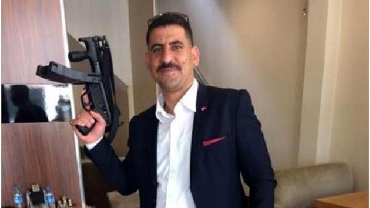 Ak Parti Gençlik Kolları üyesinden MP5li paylaşım