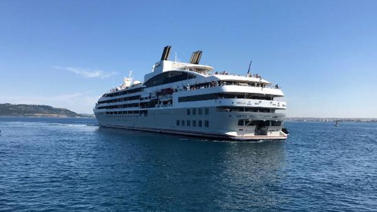 Kruvaziyer gemi Çanakkale’ye 244 turist getirdi