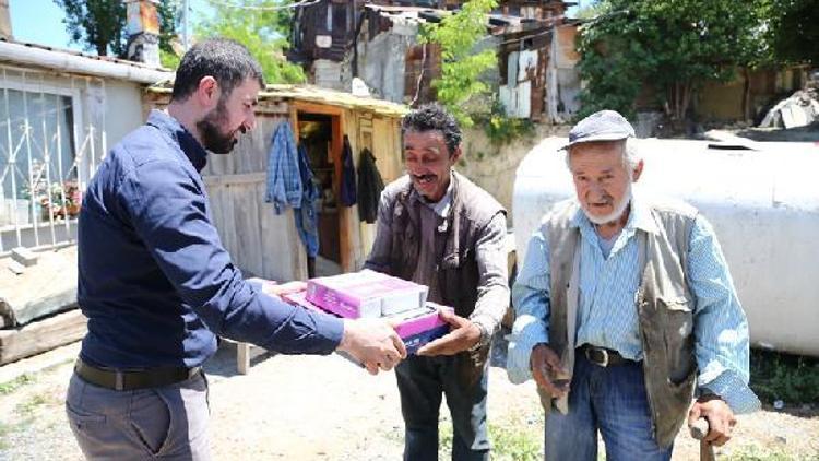 Başakşehir Belediyesi’nden yaşlı ve engellilere sıcak yemek servisi