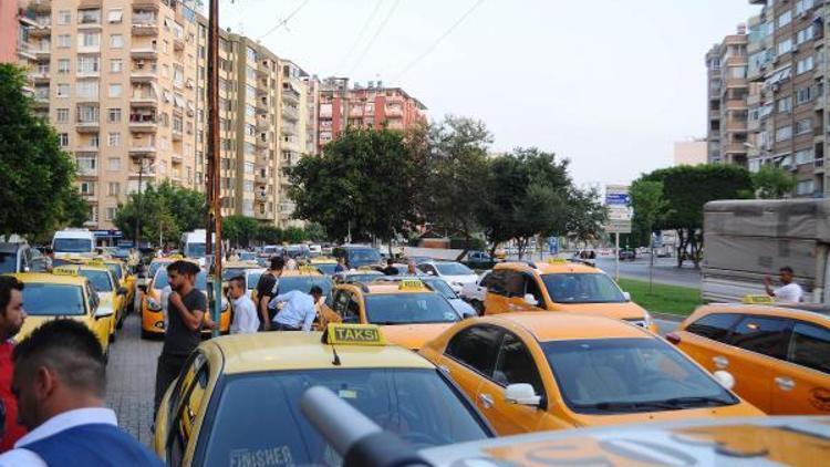 Şoför iftarı trafiği kapattı