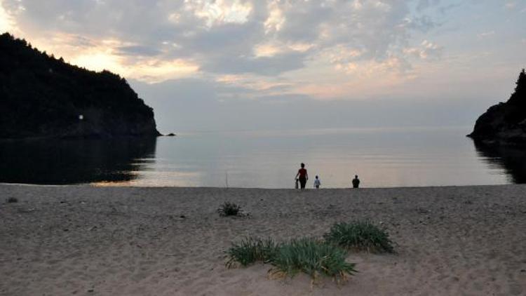 Turistik ilçe Amasrada 5 plajda çadırda konaklama yasak