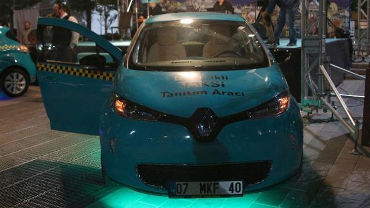 Elektrikli taksiler Taksim Meydanında görücüye çıktı
