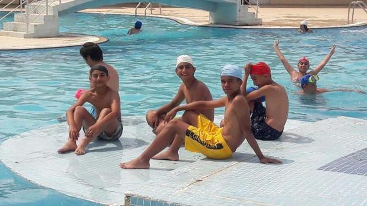Ödemiş Kültürparkta yüzme havuzu sezonu açıldı