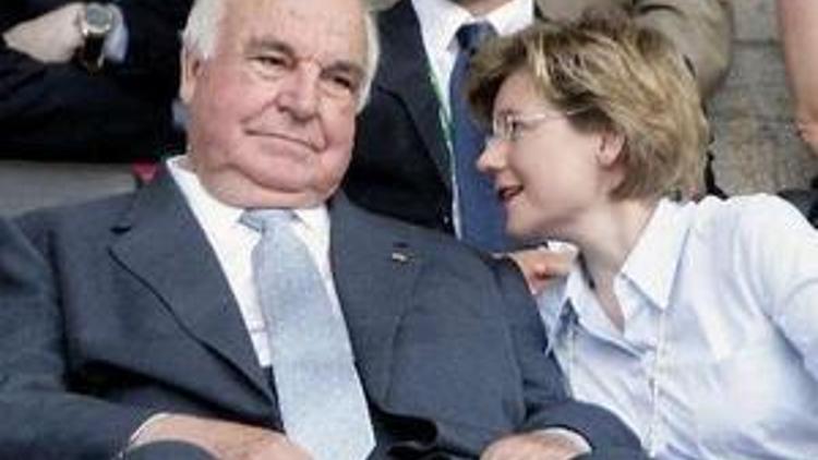 Eski Almanya Başbakanı Kohl hayatını kaybetti