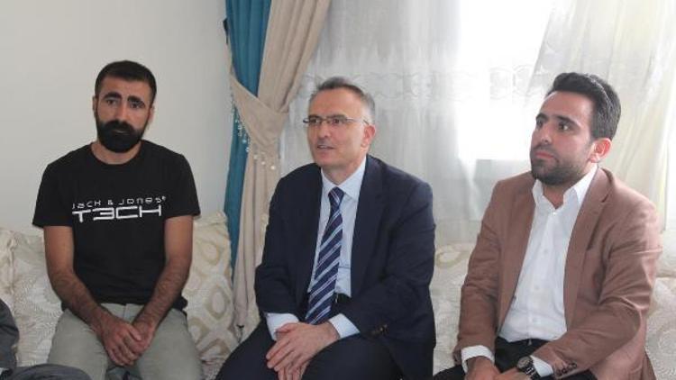 Bakan Ağbaldan panzer kazasında ölen 2 kardeşin ailesine başsağlığı ziyareti