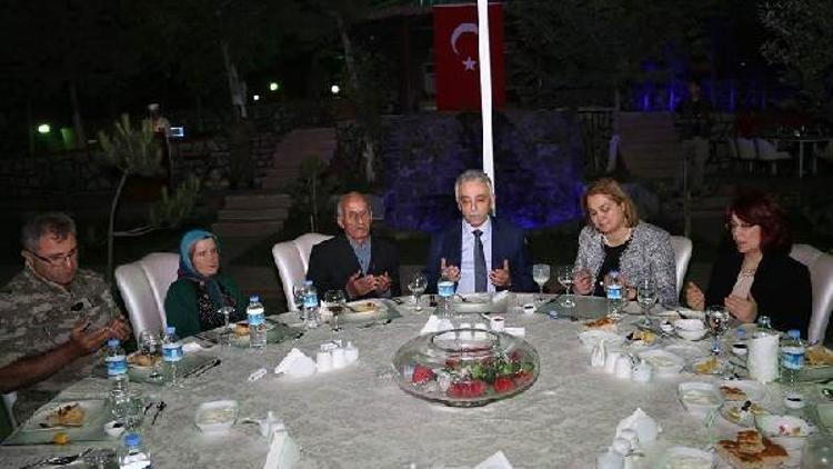 Hakkari Dağ ve Komando Tugay Komutanlığından şehit yakınları ve gazilere iftar yemeği