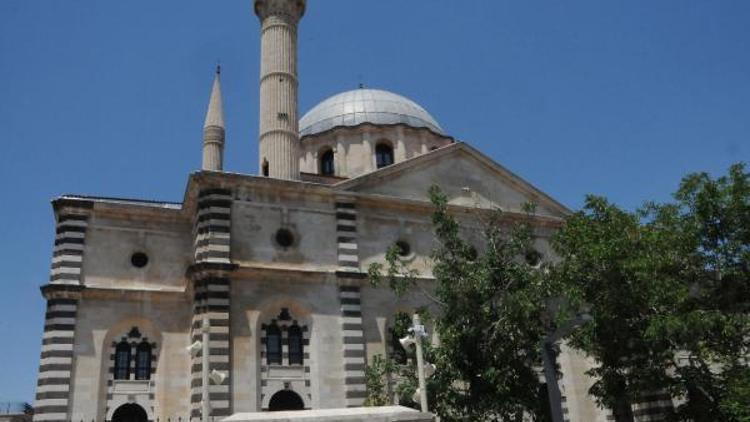 Başbakan Yardımcısı Kaynak ve Görmez Gaziantepte cami açtı