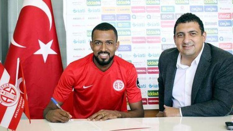 Antalyaspor Maicona resmi imzayı attırdı
