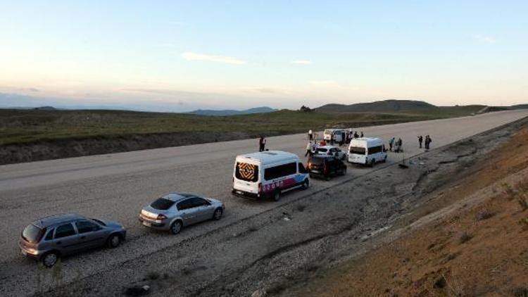 Vanda çevre yoluna dikkat çekmek için yolda iftar açtılar