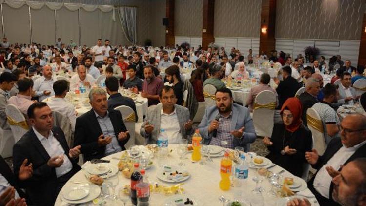Akyurtlu bin 100 esnaf birlikte iftar açtı