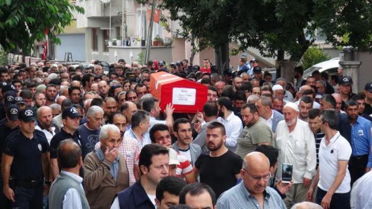 Şehit Yakup Yılmazın cenazesi baba evine son kez getirildi