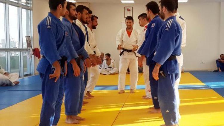 İşitme Engelli judocular, olimpiyatlara hazırlanıyor