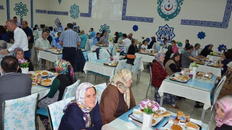 Devlet Hastanesinde iftar yemeği