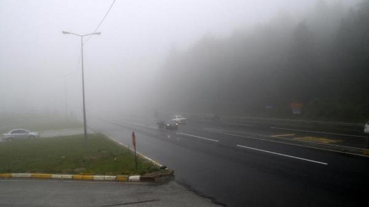 Bolu Dağında sis ulaşımı yavaşlattı