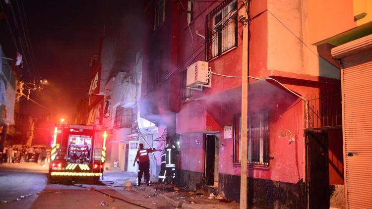 Adanada duvar cinneti: 2 kişi öldü, zanlının evi kundaklandı