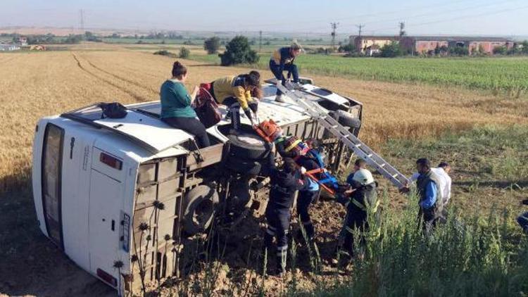 Tekirdağda işçi servisi devrildi: 18 yaralı