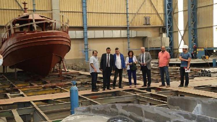 İZAYDAŞ 3 deniz yüzeyi temizleme teknesi yaptırıyor