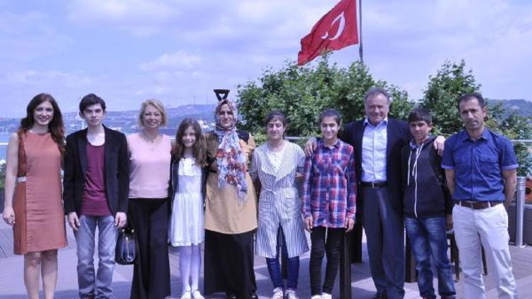 Enver Yücel, TEOG ‘da başarılı olan öğrencileri İstanbulda ağırladı