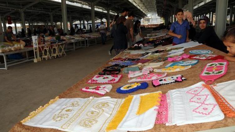 Tokatlı kadınlar el emeği ürünleri pazarda satıyor