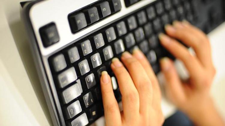 Okullarda F klavyede 10 parmak yazma yaygınlaşacak
