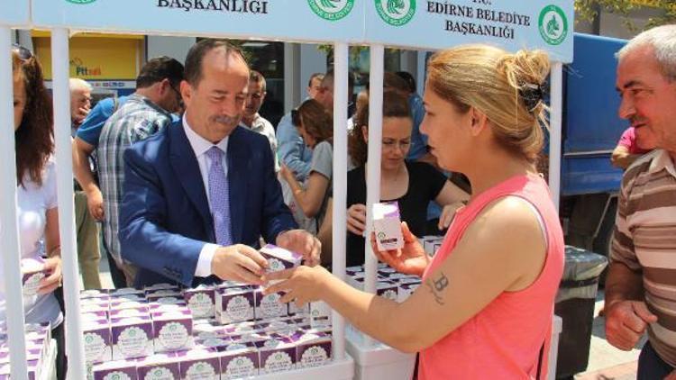 Edirne Belediyesi, 20 bin kutu kandil simidi dağıttı